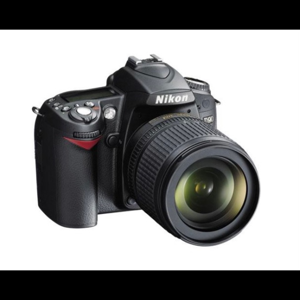 NIKON D90 CAMERA W LENS